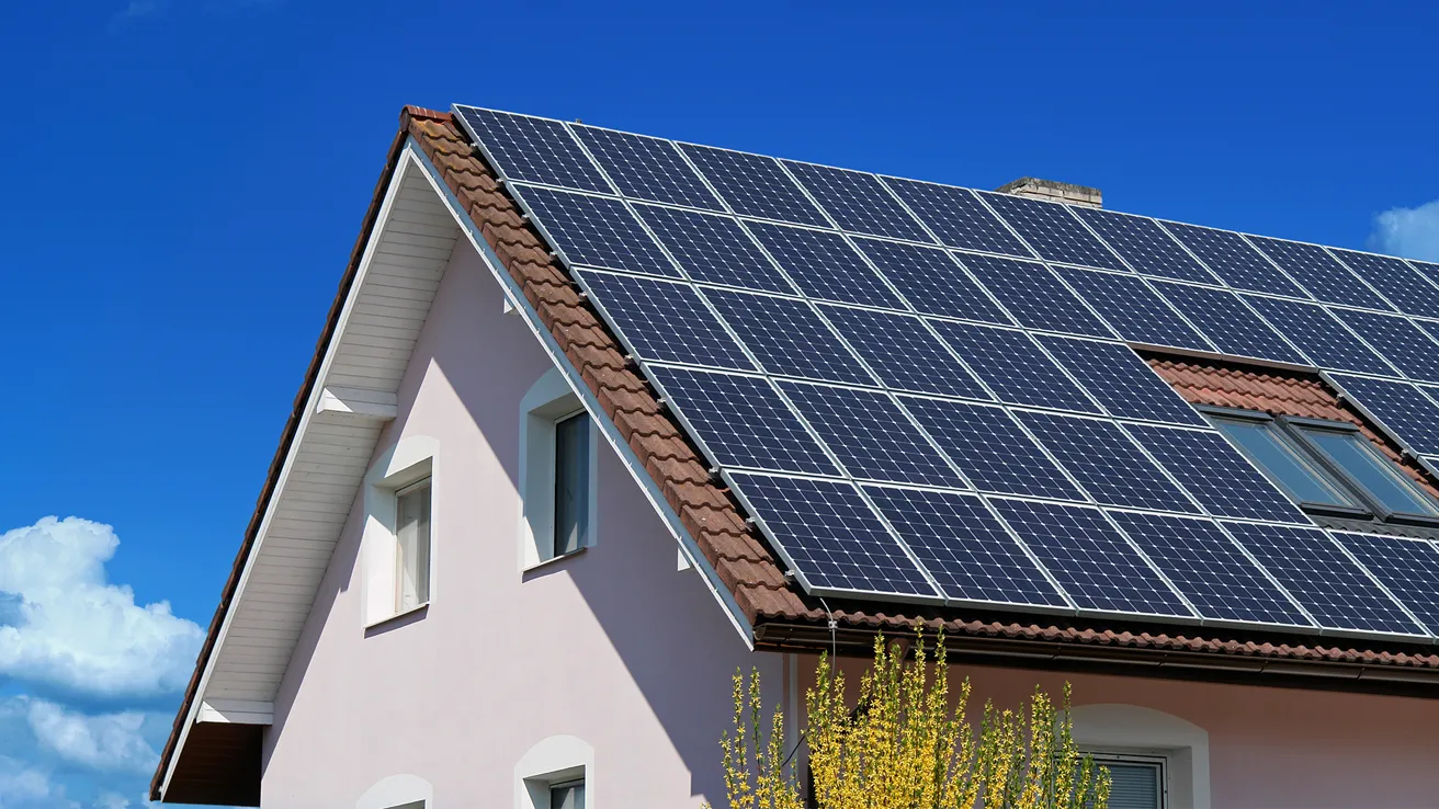 Solaranlage auf dem Dach.