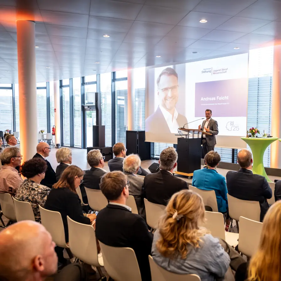 Andreas Feicht, Vorstandsvorsitzender der RheinEnergie AG, spricht beim Jubiläum der RheinEnergieStiftung Jugend/Beruf, Wissenschaft