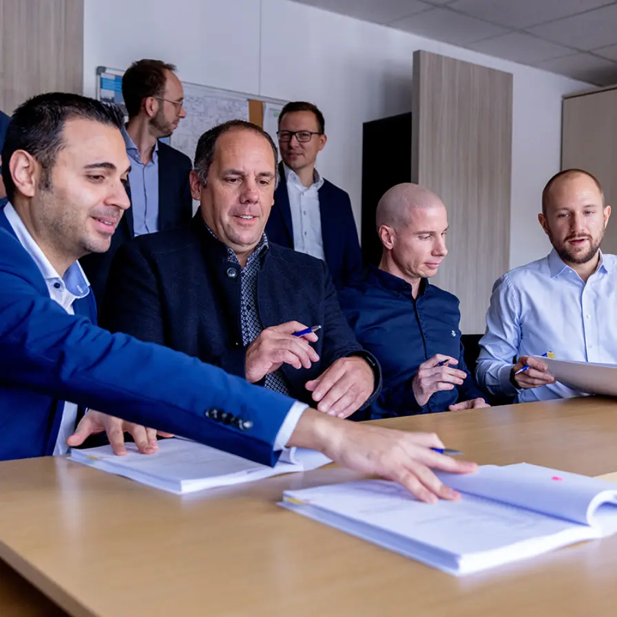 Vertragsunterschrift zwischen RheinEnergie und Infineum.