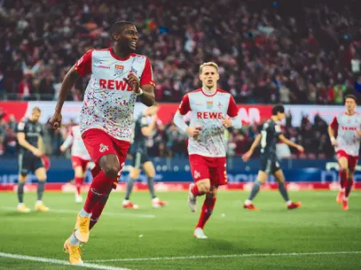 Anthony Modeste bejubelt ein Tor für den 1. FC Köln.