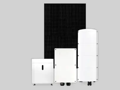 Ein Photovoltaikpanel und mehrere weiße technische Geräte, die zur Komplettlösung gehören
