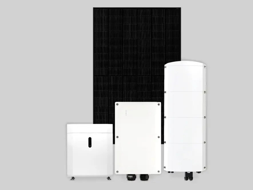 Ein Photovoltaikpanel und mehrere weiße technische Geräte, die zur Komplettlösung gehören