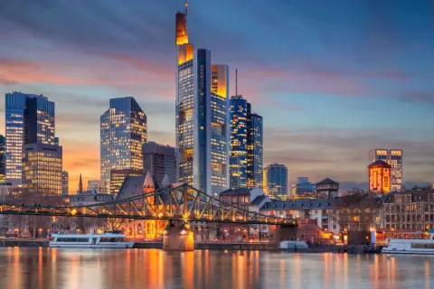 Skyline von Frankfurt bei Nacht