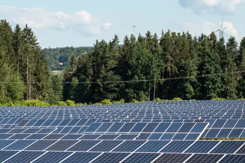 Solar-Freiflächenanlage auf einer gepachteten Fläche.