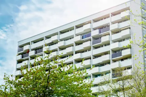 Hochhaus im Grünen