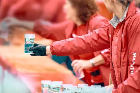 Mehrwegbecher bei einem Sportfest im Einsatz