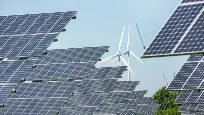 Photovoltaikanlage und Windkraftanlagen