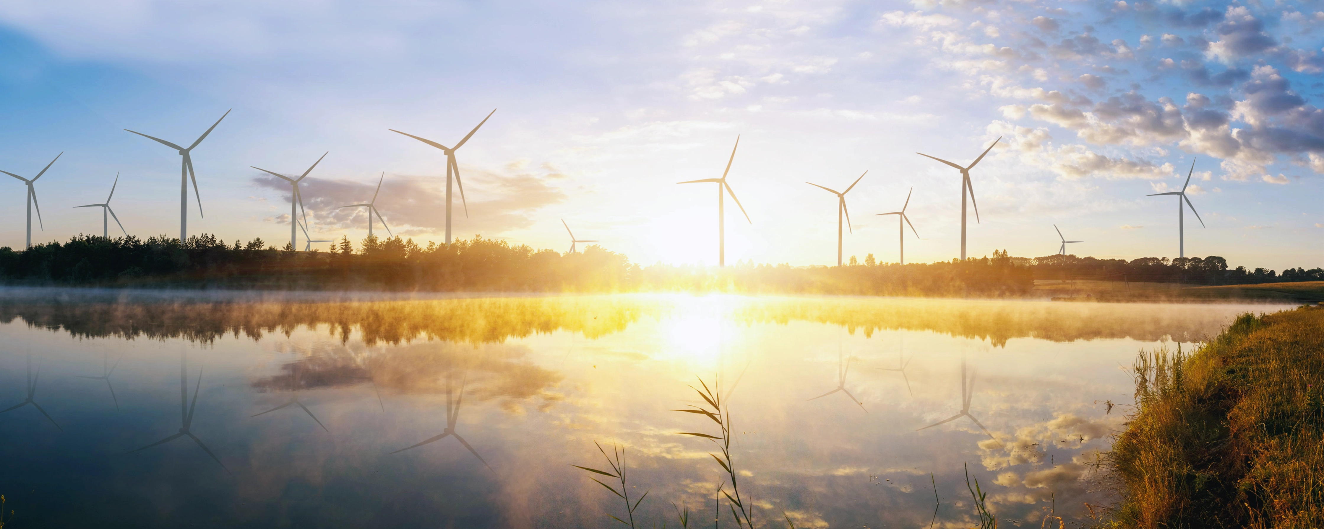 Fünf Figuren vor einem rotem Hintergrund