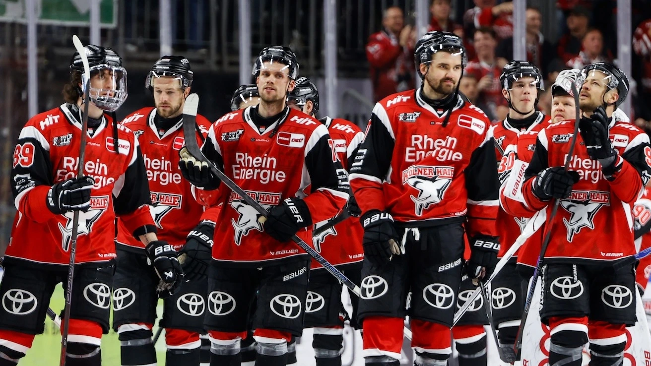 Eishockeyspieler des KEC auf dem Eis