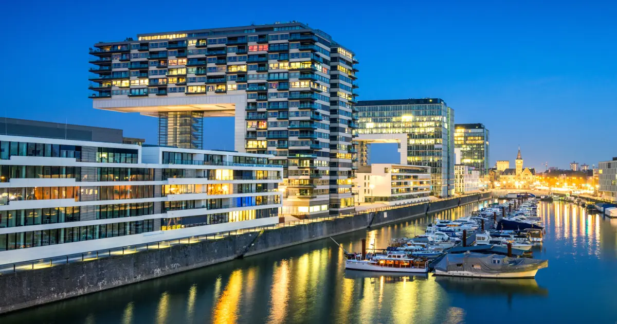 Rheinauhafen bei Nacht