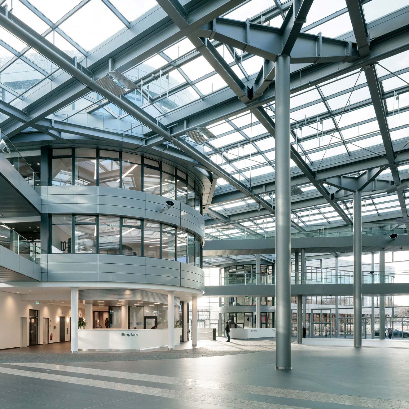 Atrium des Verwaltungsgebäudes.