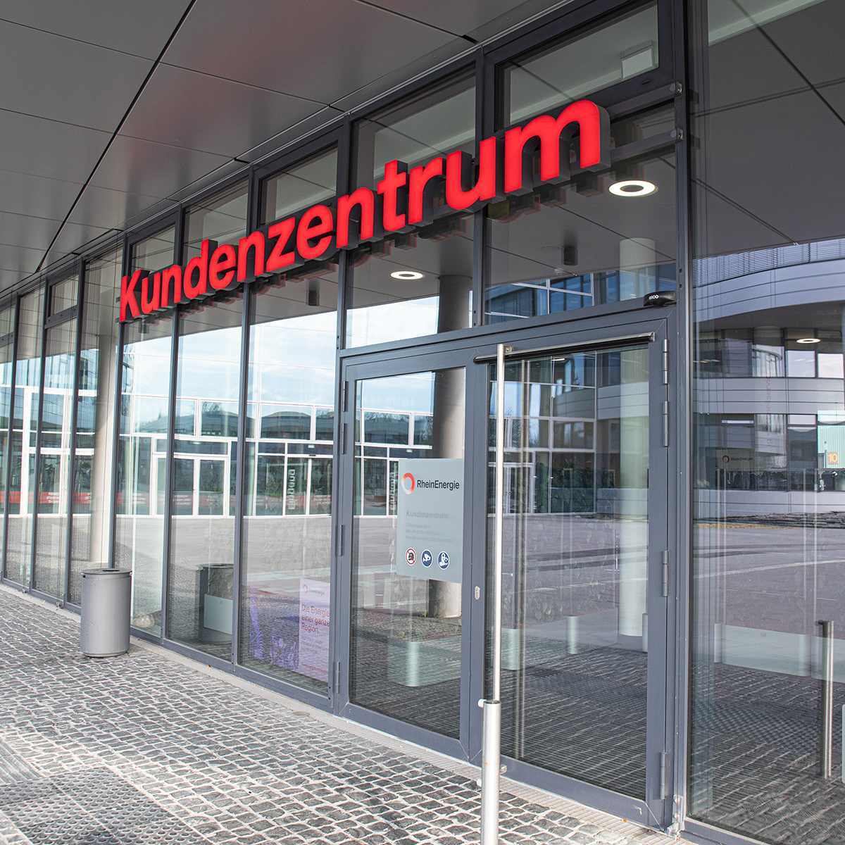Das Kundenzentrum der RheinEnergie am Parkgürtel 24.