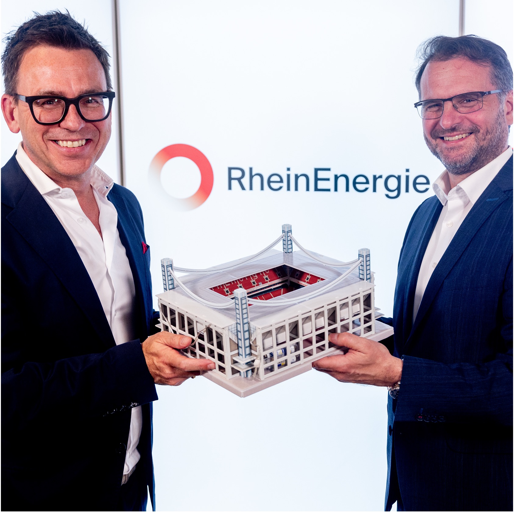 FC-Geschäftsführer Markus Rejek und Andreas Feicht, Vorstandsvorsitzender der RheinEnergie