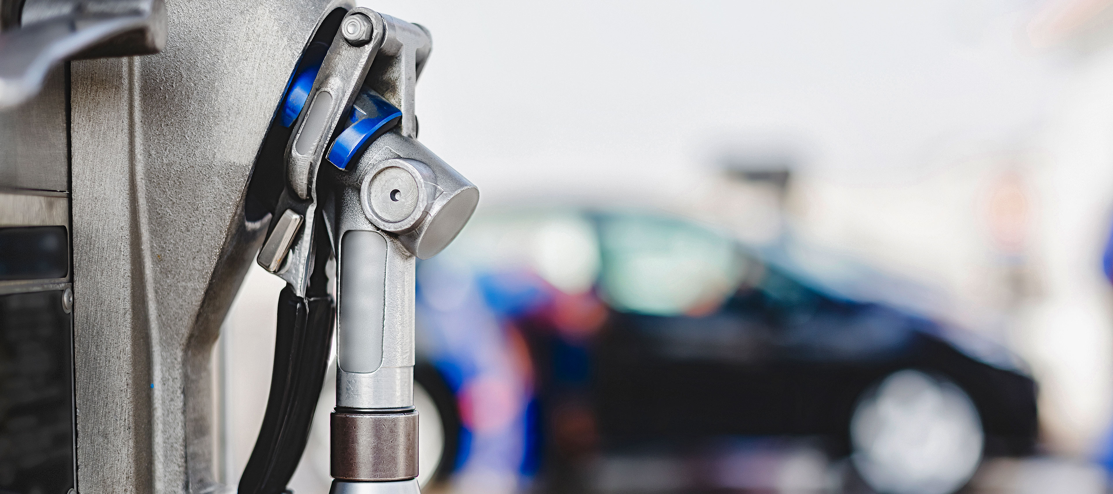 Auto wird mit Erdgas betankt.