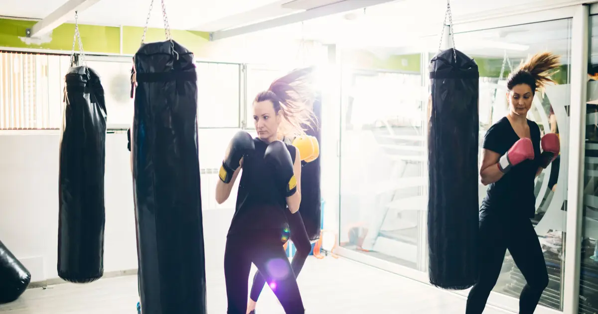 Zwei Frauen beim Boxen