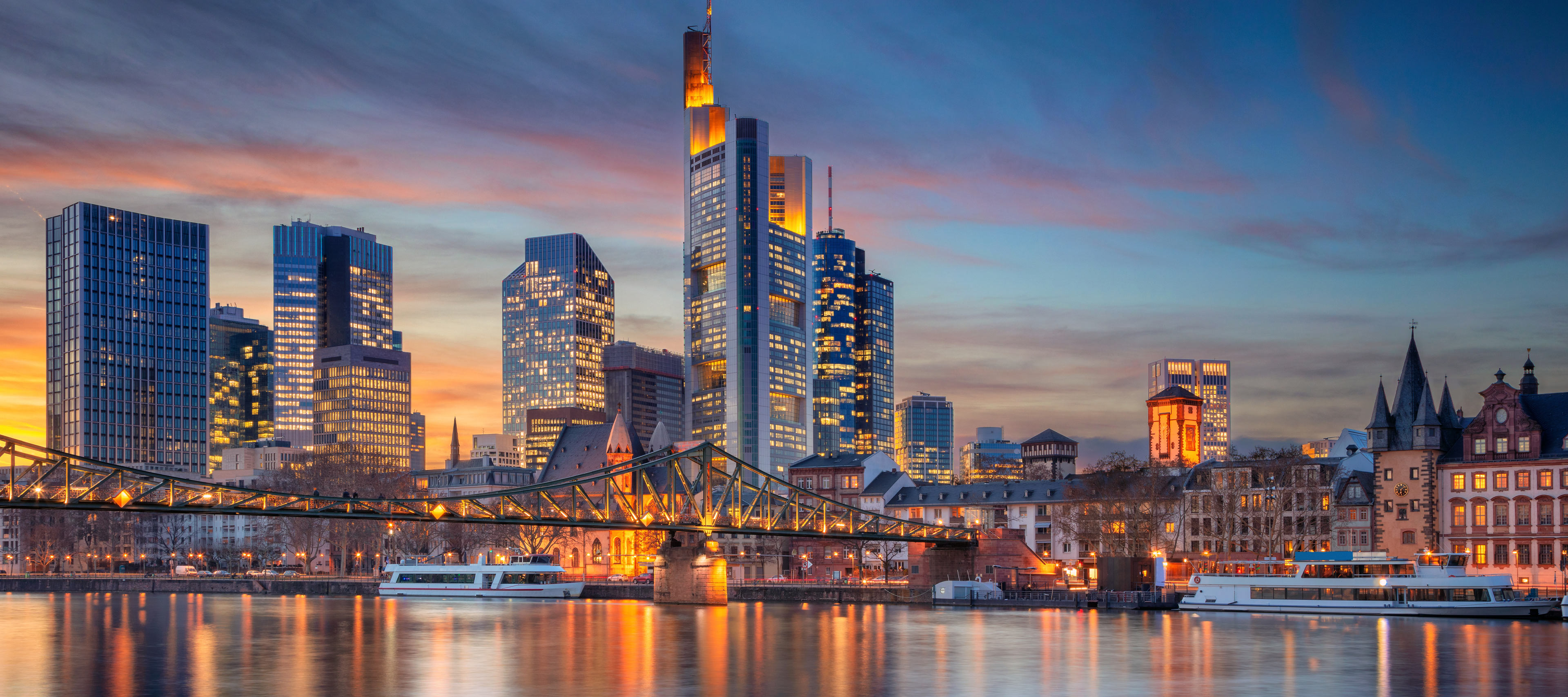 Skyline von Frankfurt bei Nacht